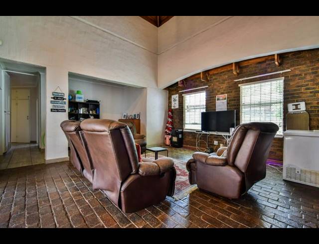4 BEDROOM HOUSE FOR SALE IN SINOVILLE